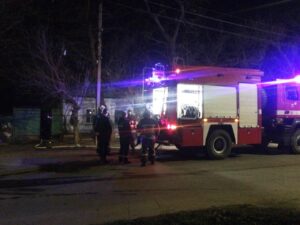 В Бердянске спасатели вытащили из огня пенсионерку