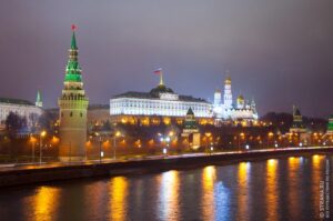 Россия продолжает шантажировать Украину, требуя вывезти все полученное оружие от США