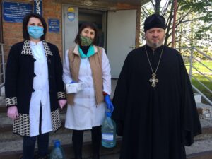 Запорожская епархия УПЦ передала в районную больницу средства дезинфекции и маски