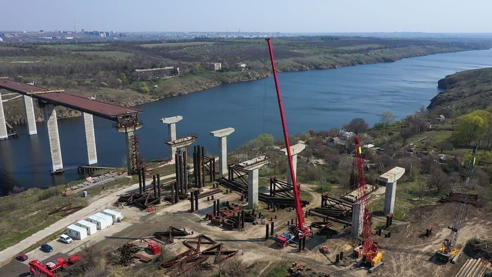 Dlya zaversheniya mostov v Zaporozh'ye na Baburke postroili asfal'tobetonnyy zavod