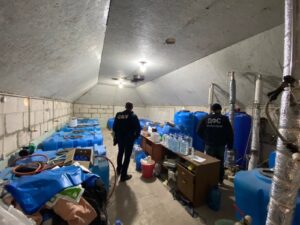 В Мелитополе на территории частного сектора нелегально организовали цех по производству алкоголя
