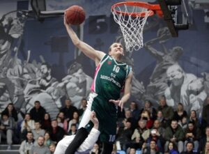 В Запорожье известный баскетболист после госпитализации впал в кому: семья просит о помощи 