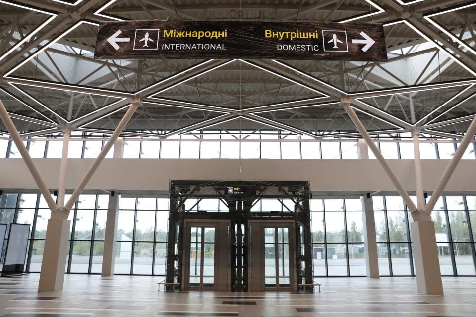 Запорожский аэропорт сделал почти на 90% рейсов больше
