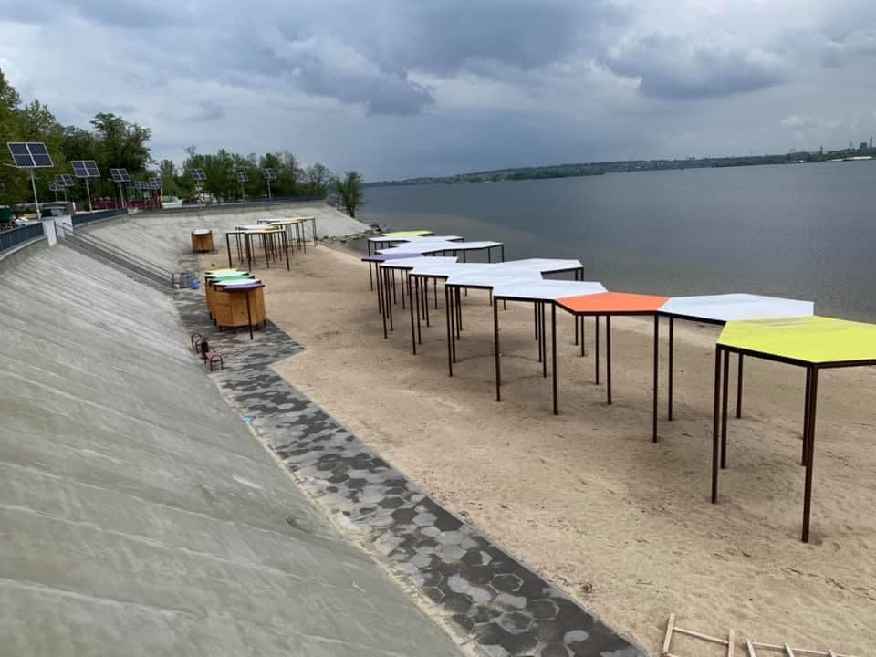 V Zaporozh'ye cherez 2 nedeli otkroyut obnovlennyy Pravoberezhnyy plyazh (FOTO)