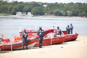 На Ждановском пляже в Запорожье проверили готовность спасателей к купальному сезону