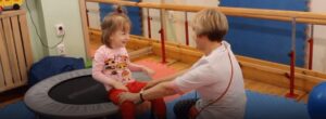 В Запорожье ищут семью для девочки от которой отказались родители из США