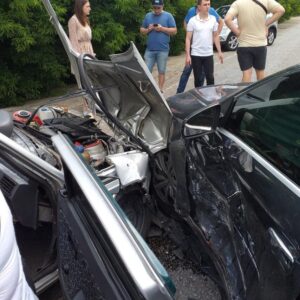 Под Запорожьем в ДТП попали два автомобиля: пострадавших госпитализировали