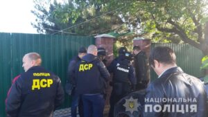 В Мелитополе задержали подозреваемых в вымогательстве денег, – фото 
