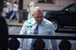 Запорожский нардеп Евгений Шевченко планирует обратиться в суд из-за нападения на его коллегу с зеленкой, – видео 
