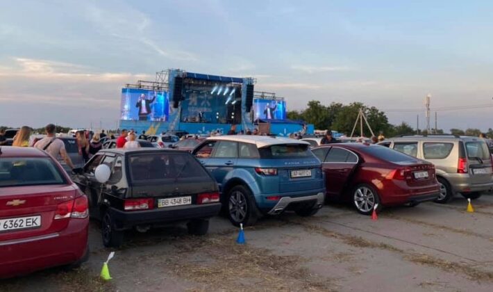 Na aerodrome Shirokoye pod Zaporozh'yem proshel kontsert gruppy BEZ OBMEZHEN'