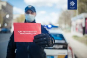 На службу в маске: как изменилась работа запорожских полицейских во время Covid-19