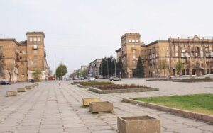 В Запорожье на проспекте Соборном разрушается жилой дом 