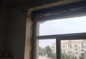 Аварийный дом на проспекте Соборном продолжает разрушаться, – фото