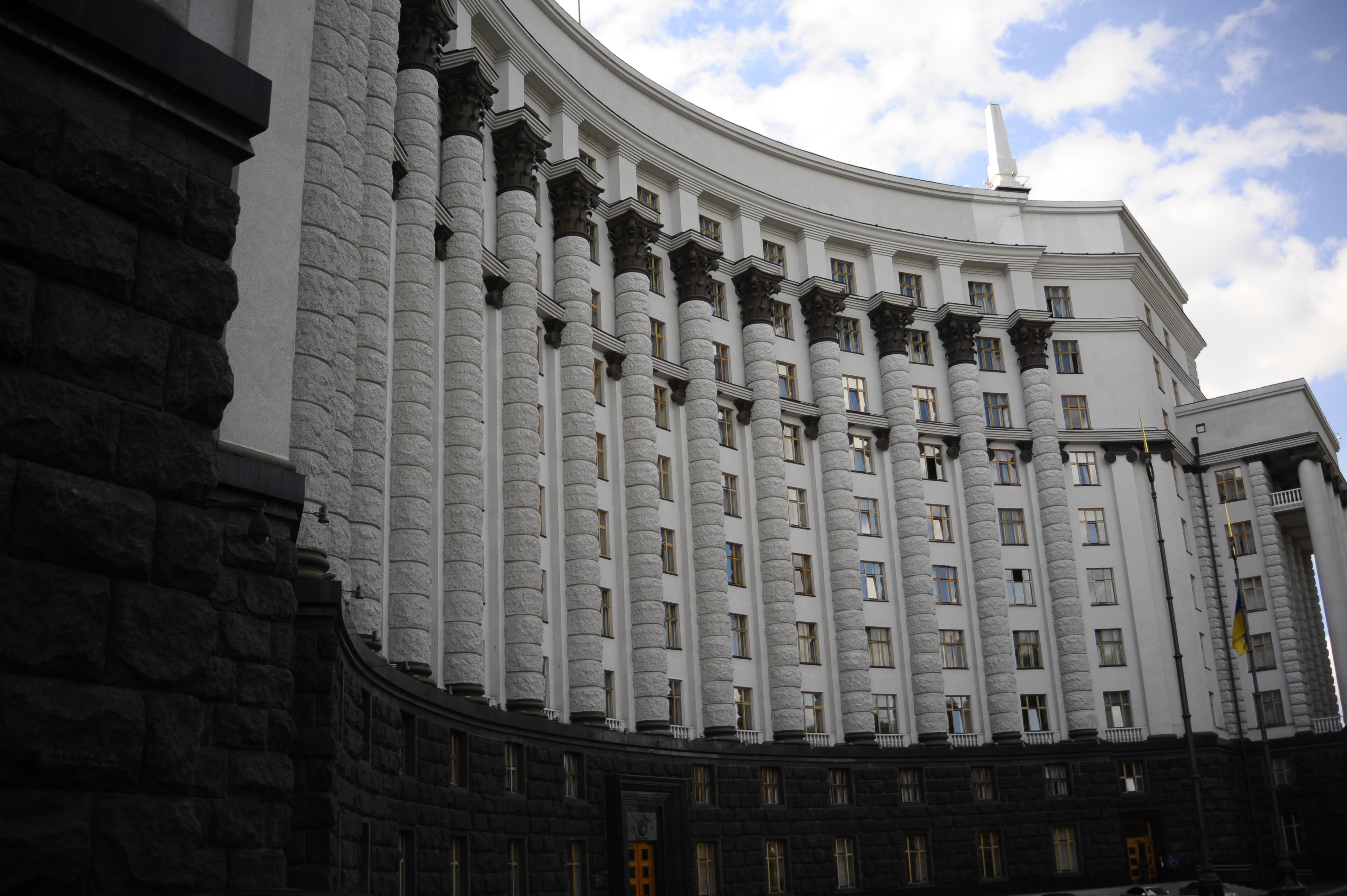 Кабмин принял решение закрыть украинские границы для иностранцев