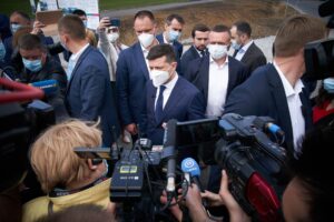 Зеленский потребовал за месяц “закрыть” проблему закладок в Запорожье