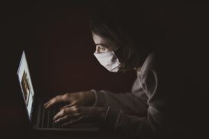Що потрібно знати людині, яка захворіла на COVID-19, з психологічної точки зору