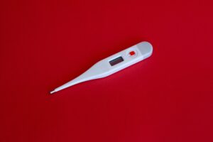 Фейки о коронавирусе: Опасность вируса преувеличивают, он не страшнее простуды