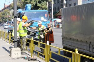 На Анголенко убирают незаконную рекламу