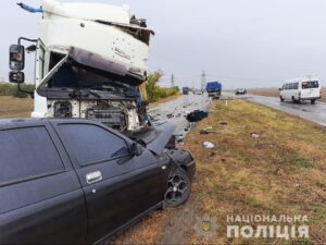 Под Запорожьем во время ДТП погиб водитель грузовика, – фото