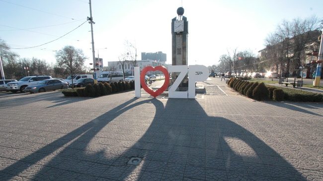 V Zaporozh'ye demontirovali fotozonu "I love ZP" na bul'vare Shevchenko