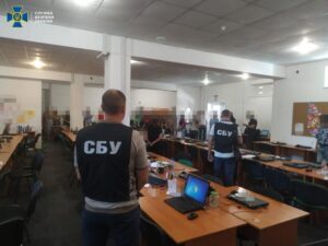 СБУ накрыло колл-центр в Запорожской области, который “разводил” людей не деньги