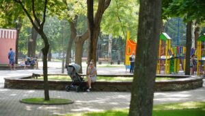 В Заводском районе открыли обновленный сквер 