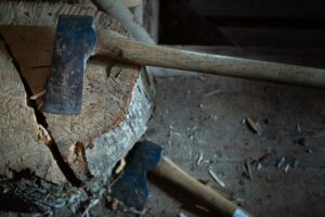 В Веселовском районе топором избили мужчину