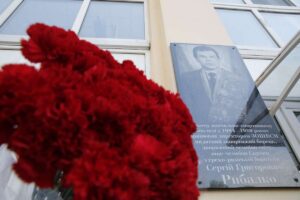 В Запорожье открыли мемориальную доску двухразовому чемпиону мира по греко-римской борьбе