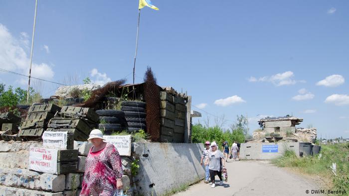 Пункт пропуску та перехід з окупованого Донбасу