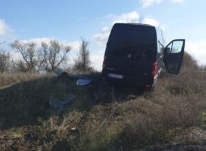На трассе под Запорожьем маршрутка с пассажирами попала в ДТП