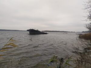 Под Запорожьем затонула самоходная баржа