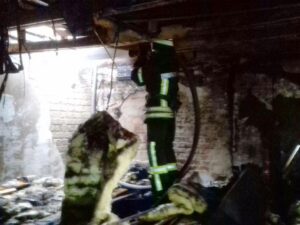 В Александровском районе загорелся жилой дом