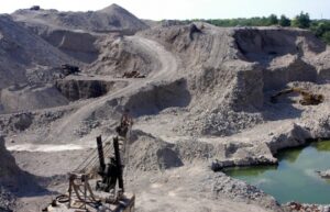 На месте разработки каолинового карьера в Вольнянске проверят почву