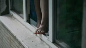 В Запорожье женщина травмировалась при попытке самоубийства