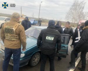 В Запорожской области сотрудник фискальной службы покрывал нелегальную торговлю