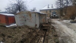 В Запорожье незаконно установленный гараж помешал ликвидации аварии