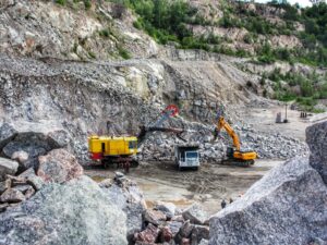 На запорожском карьере спасли троих подростков