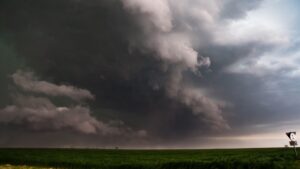В Запорожье в ближайшие часы ожидается штормовая погода