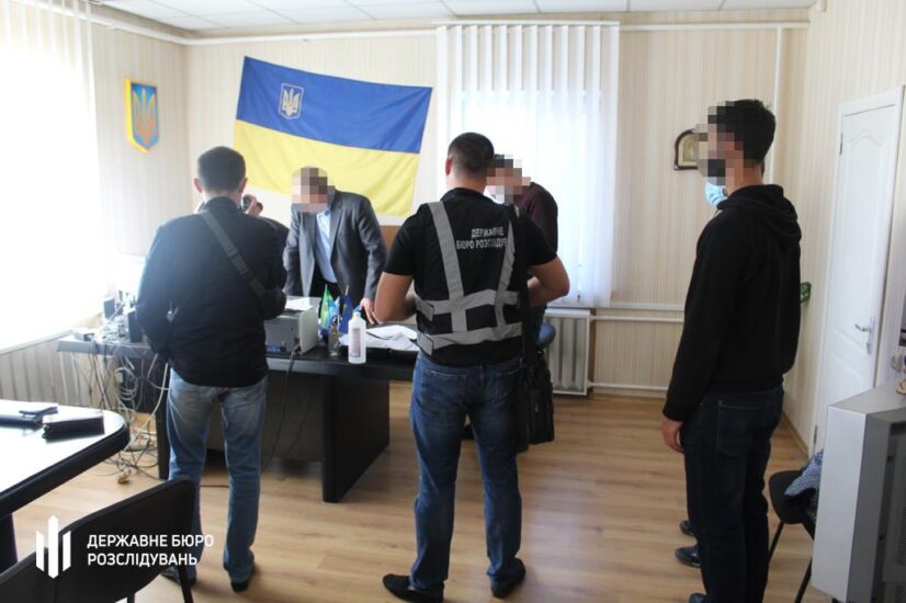 В Запорожской области начальника таможенного поста подозревают в незаконных сделках с экспортерами