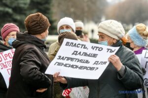 Запорожцы вышли на митинг против отмены льготного проезда