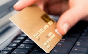 В Запорожской области банкиры присвоили 3 тысячи долларов клиента