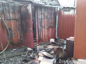 В Запорожье сгорела постройка в частном секторе