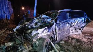 В Запорожской области люди застряли в изувеченном автомобиле, – ФОТО