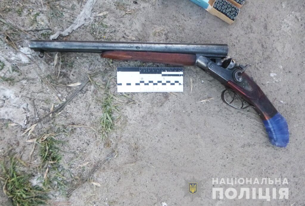 Запорожские полицейские изъяли гранаты, ружье, пистолеты и пулемет