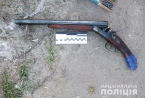 Запорожские полицейские изъяли гранаты, ружье, пистолеты и пулемет