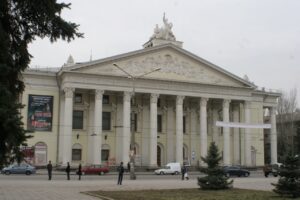 В Запорожье от осложнений COVID-19 умер директор театра им. Магара