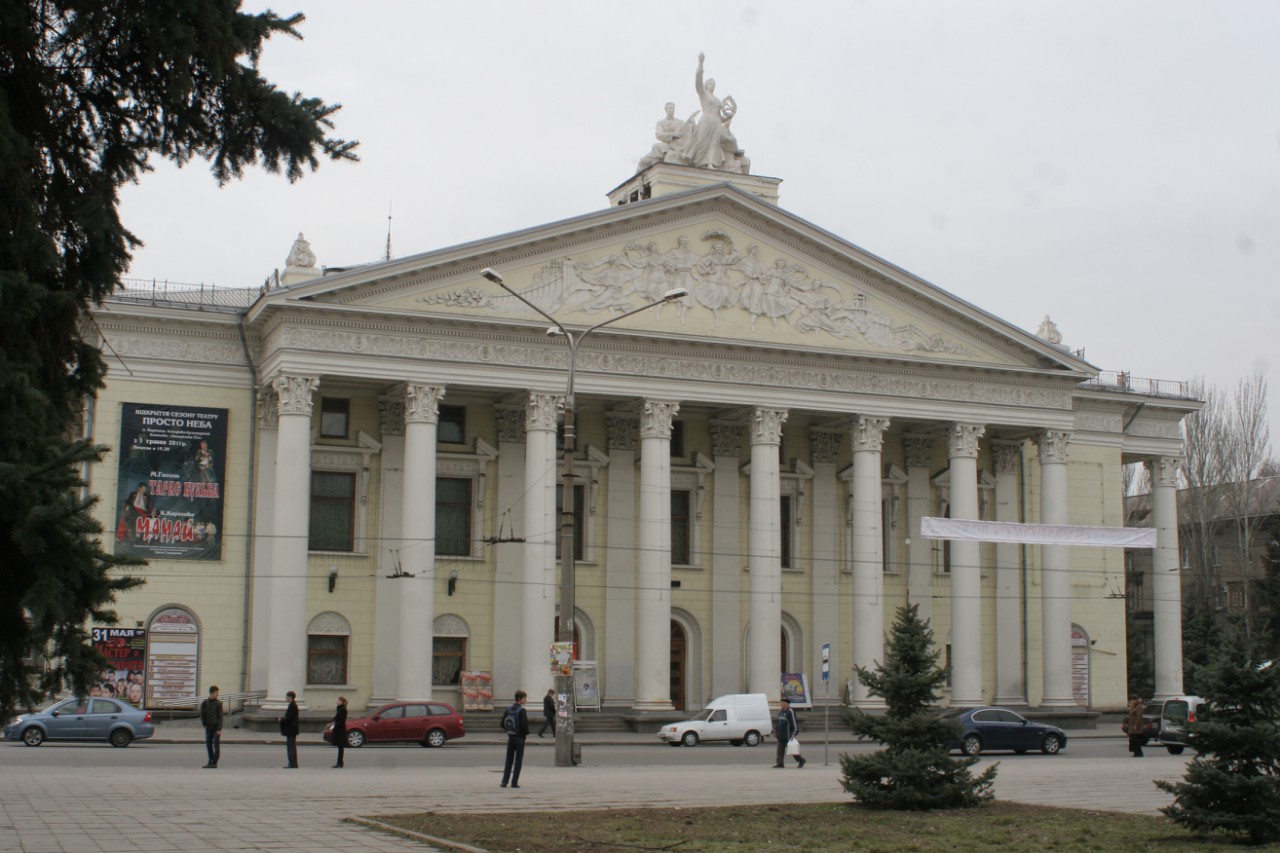 В Запорожье от осложнений COVID-19 умер директор театра им. Магара