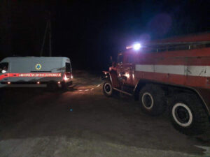 В Запорожской области спасатели вытащили «скорую» из грязи