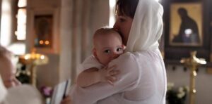 Что нужно знать, выбирая крестильную одежду для малыша