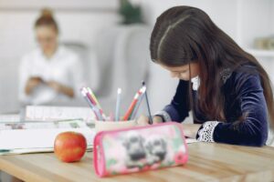 Запорожские школы будут принимать документы в 1-й класс до конца мая